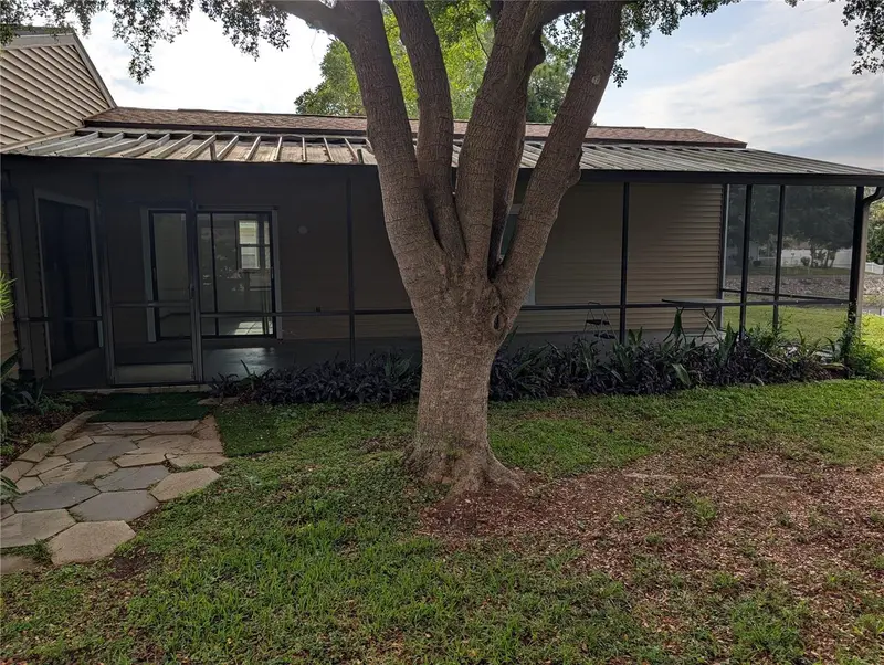 517 Bearded Oaks Cir, FL