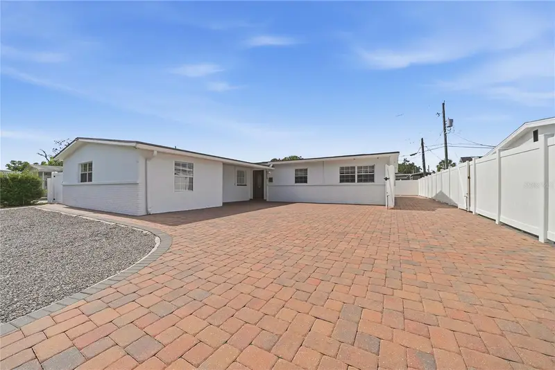 6033 Ambassador Dr, FL