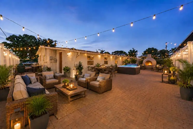 6033 Ambassador Dr, FL