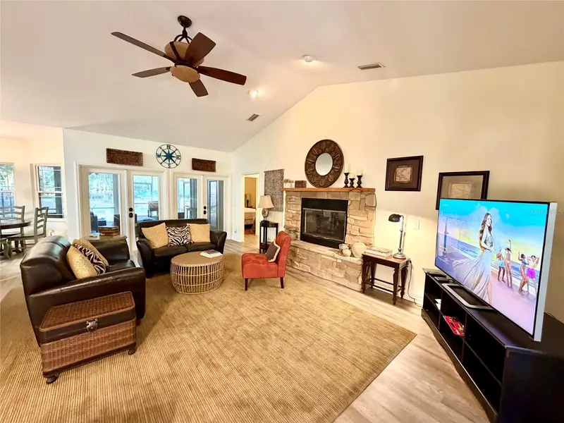 1043 Se County Road 21b, FL