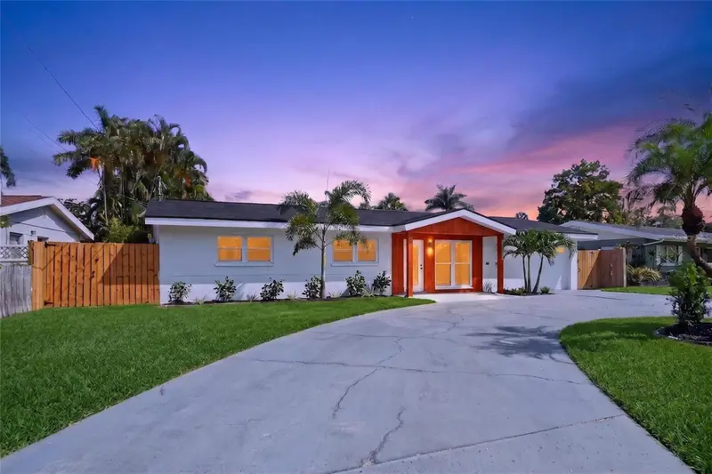 1524 Carson Cir Ne, FL