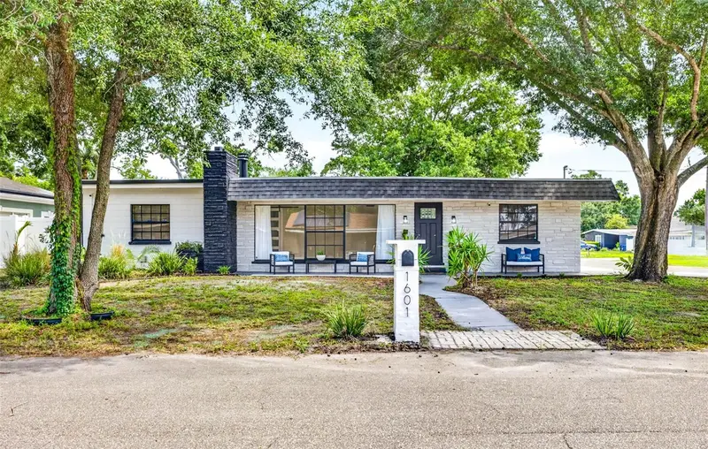 1601 E Paris St, FL