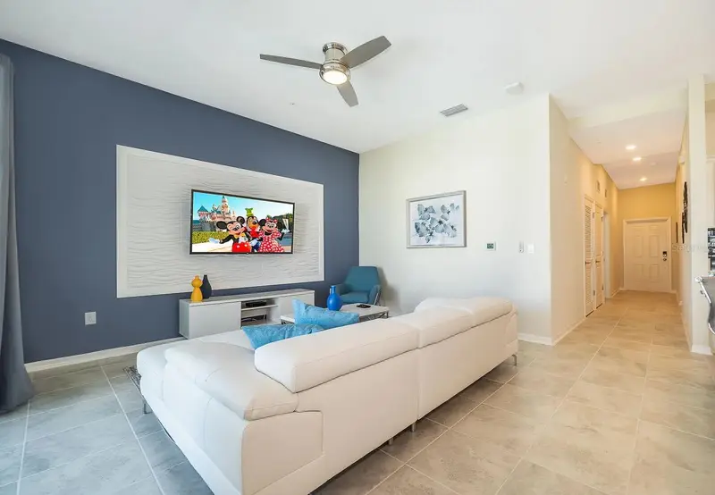 3180 Paradox Cir #405, FL