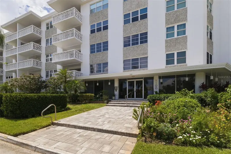 1100 N Shore Dr Ne #304, FL