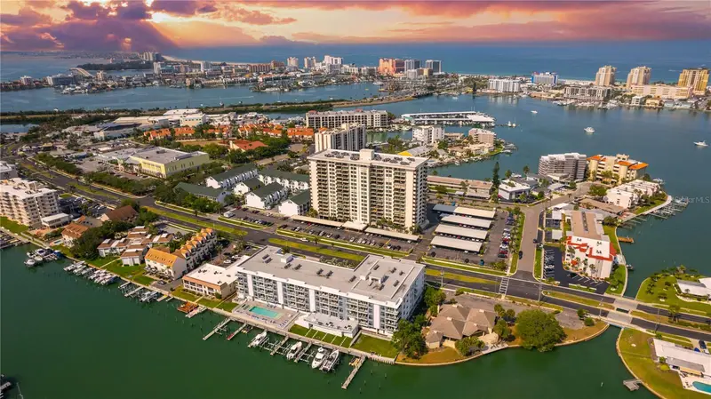 400 Island Way #212, FL