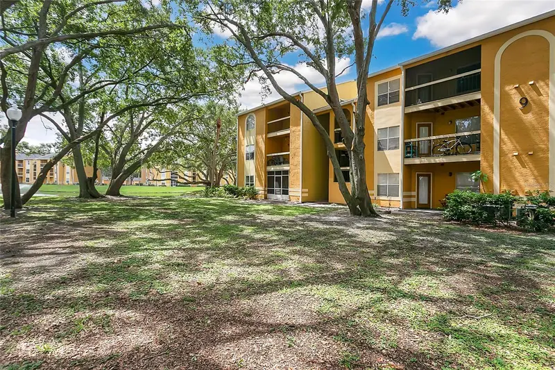 5263 Images Cir #306, FL
