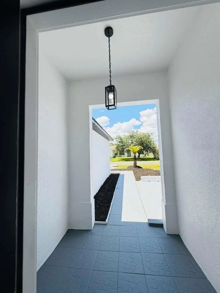 665 Regency Way, FL
