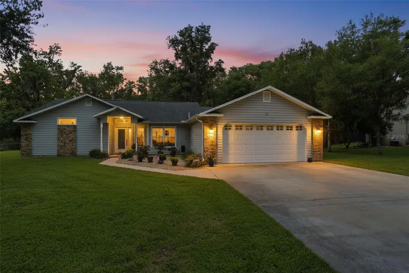 602 Erin Way, FL