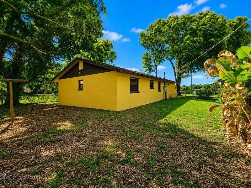 3300 James St, FL