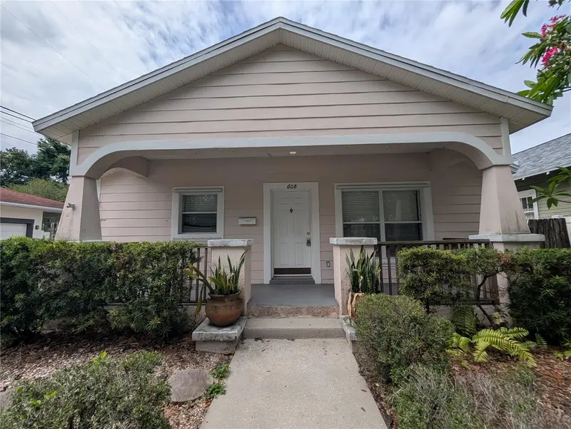 608 9th Ave N, FL