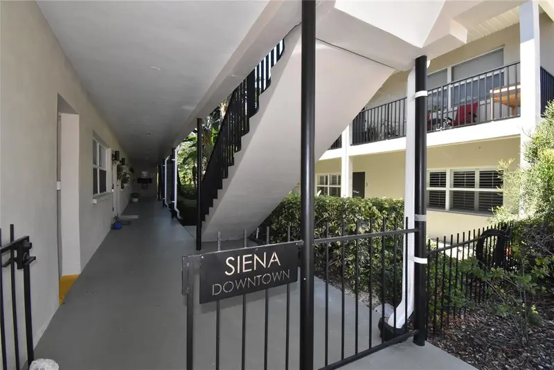 220 6th Ave N #11, FL