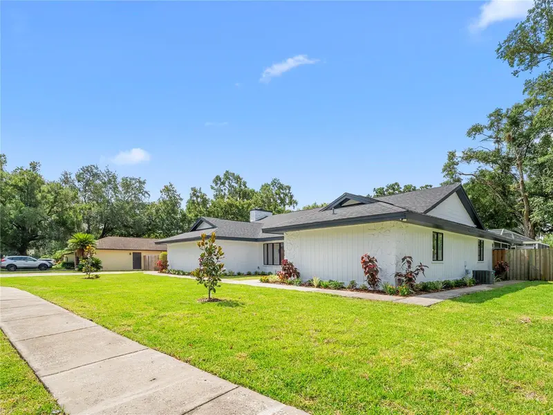 15901 Dover Cliffe Dr, FL