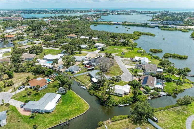 302 Dona Dr, FL