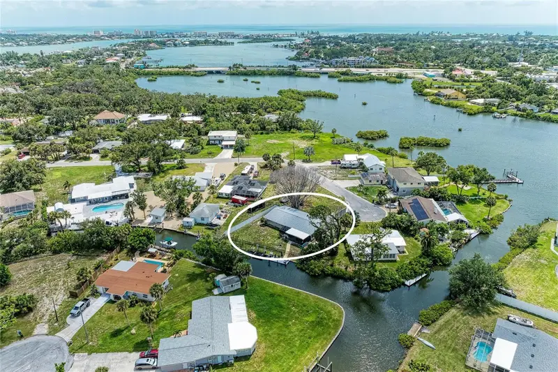 302 Dona Dr, FL