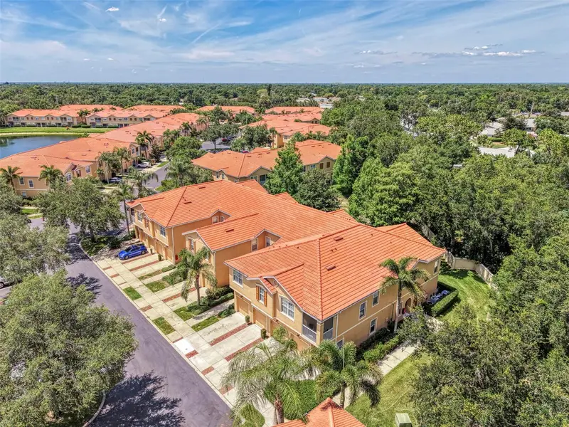 3627 Parkridge Cir #11-203, FL