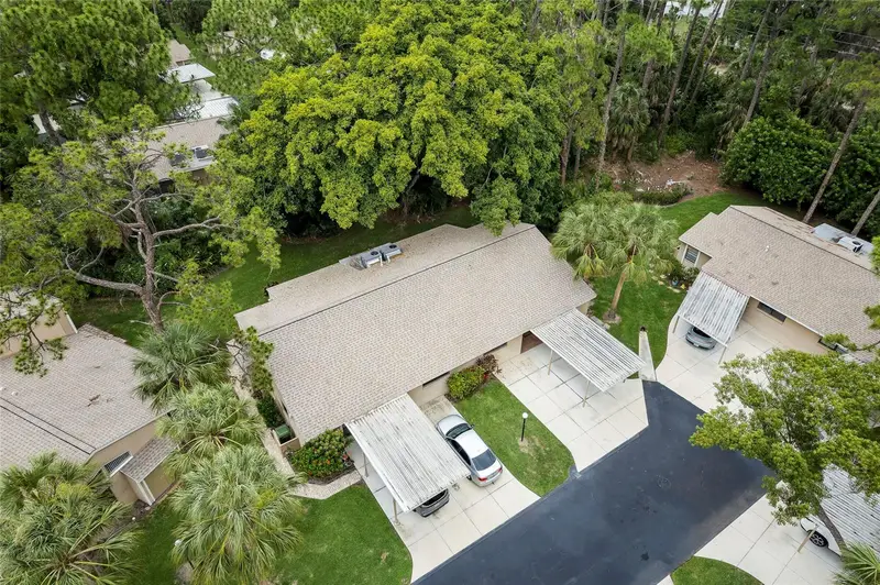 4807 Village Gardens Dr #104, FL