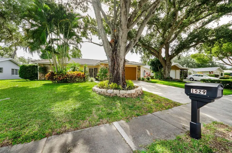 1529 E Dorchester Dr, FL