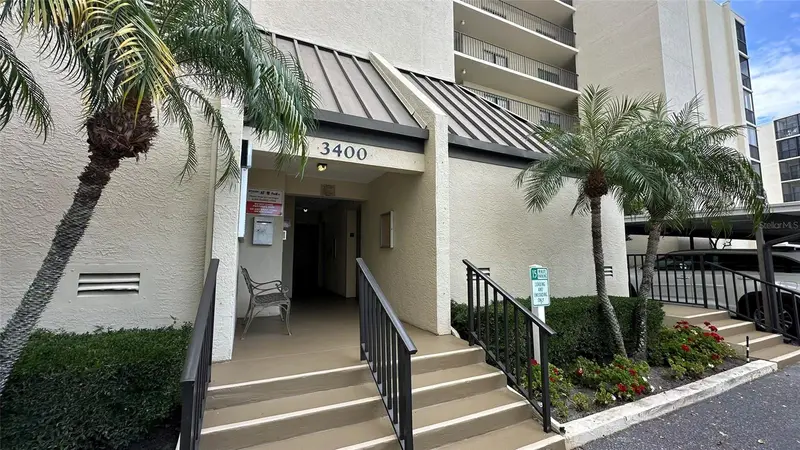3400 Cove Cay Dr #4e, FL