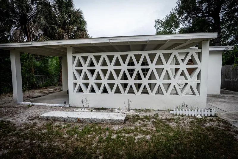 209 W Emily St, FL