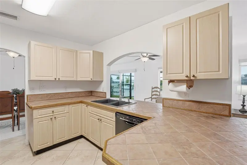 235 Tait Ter Se, FL