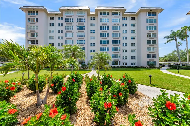 622 Edgewater Dr #823, FL