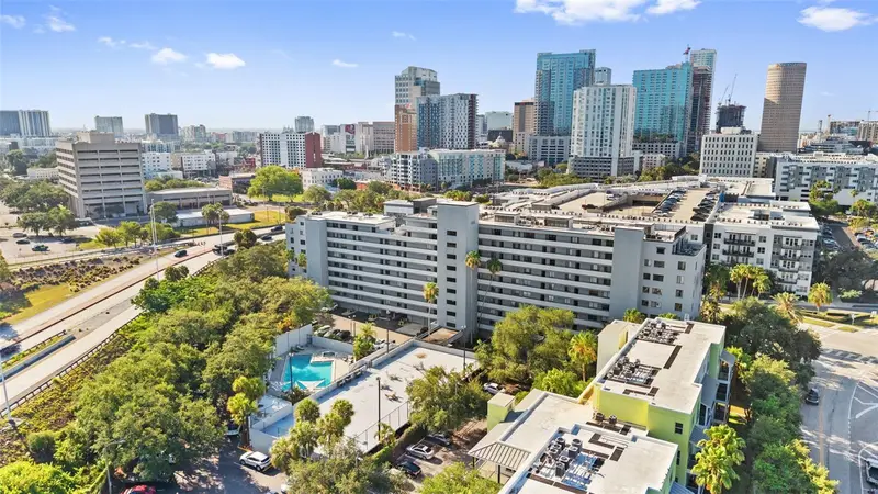 201 W Laurel St #907, FL