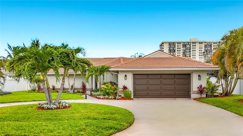 324 Leeward Is, FL