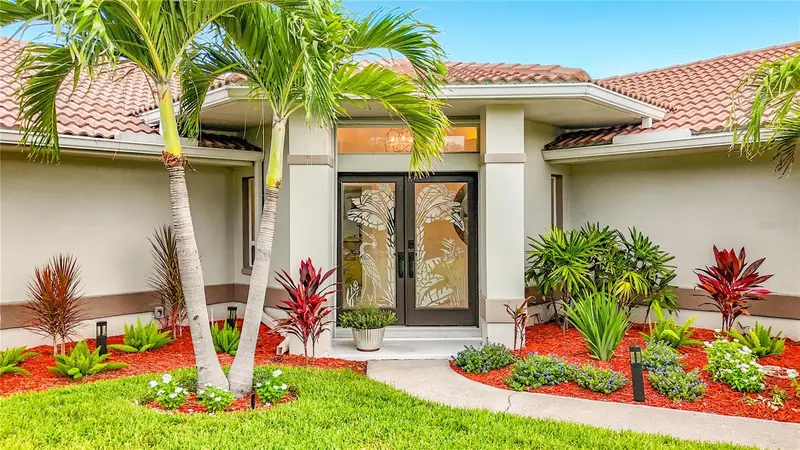 324 Leeward Is, FL