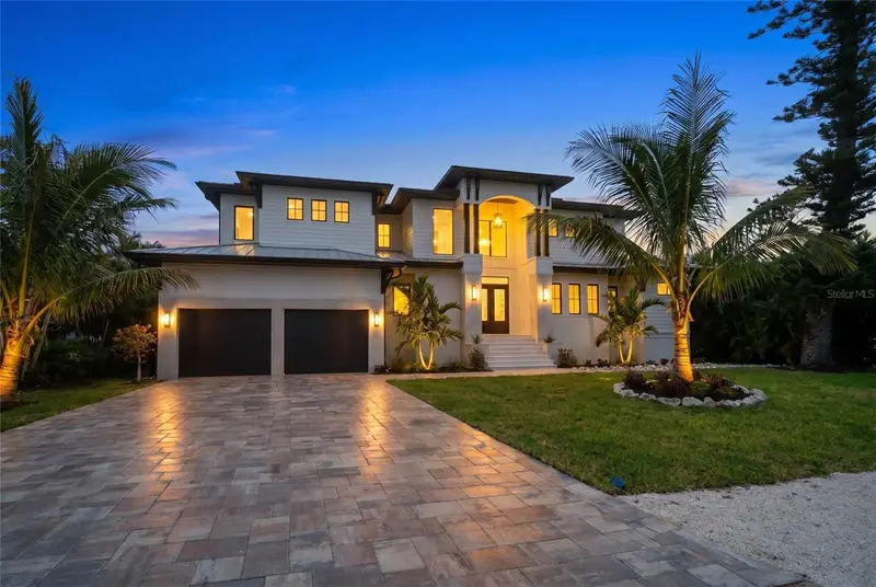 626 Buttonwood Dr, FL