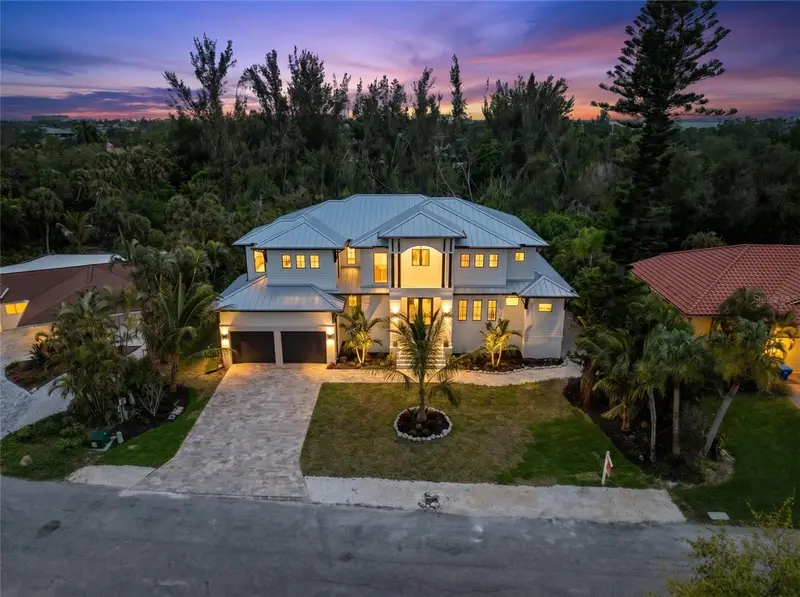 626 Buttonwood Dr, FL