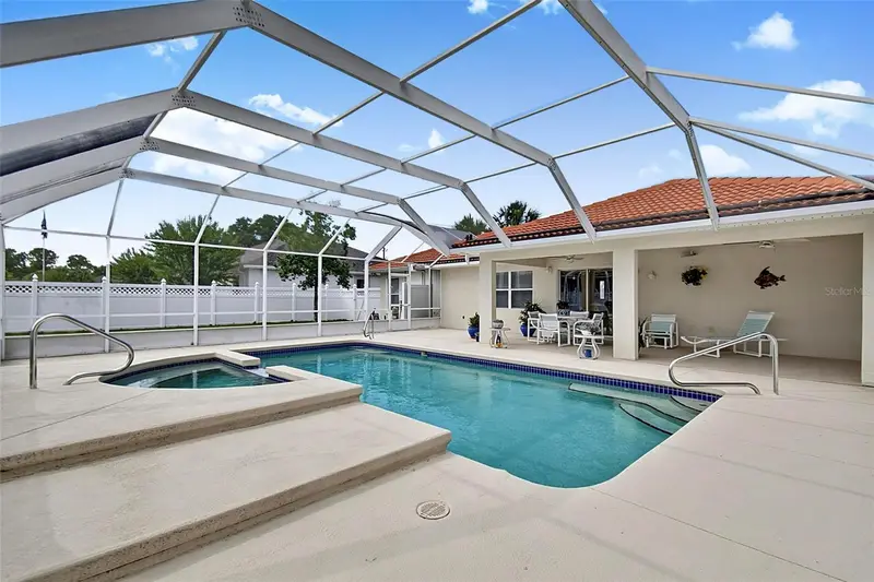24 Lynbrook Dr, FL