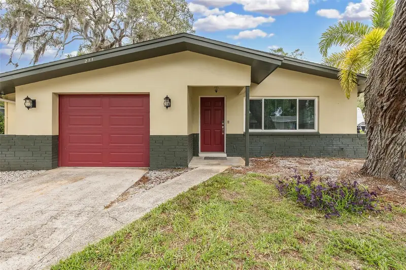 211 Timberlane Dr, FL
