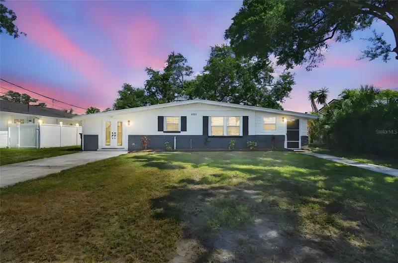 8703 Driftwood Dr, FL