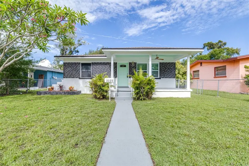 2325 Highland St S, FL