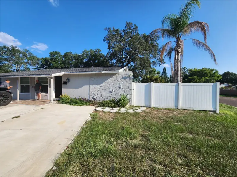8518 Woodlake Dr, FL