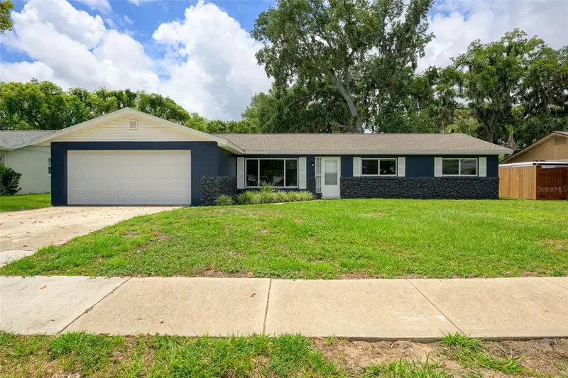 110 Cambridge Dr, FL