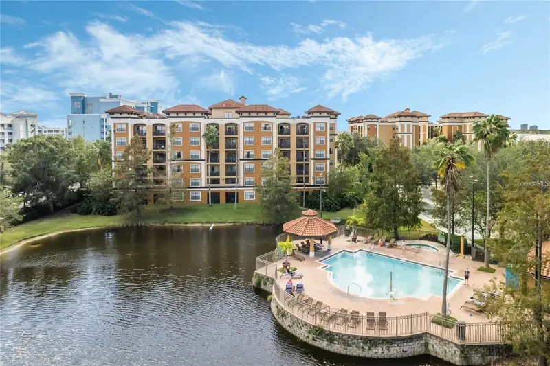 12544 Floridays Resort Dr #202b, FL