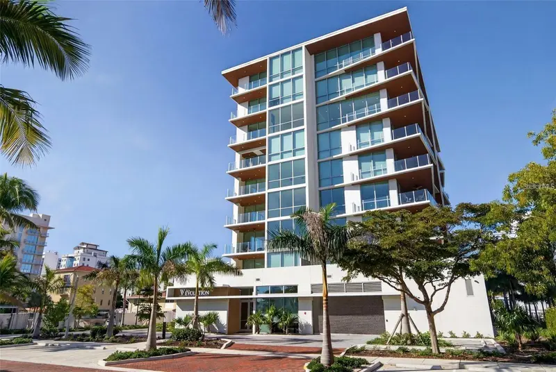 111 Golden Gate Pt #802ph, FL