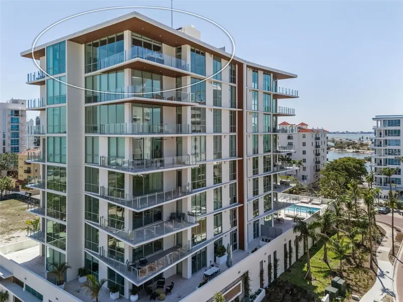 111 Golden Gate Pt #802ph, FL