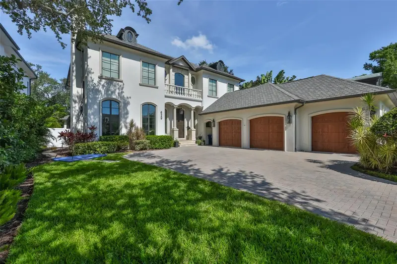 629 Riviera Dr, FL
