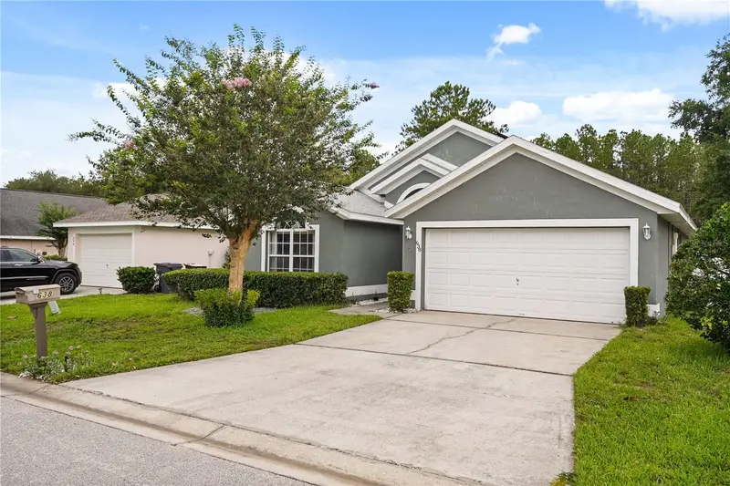638 Pine Cone Dr, FL
