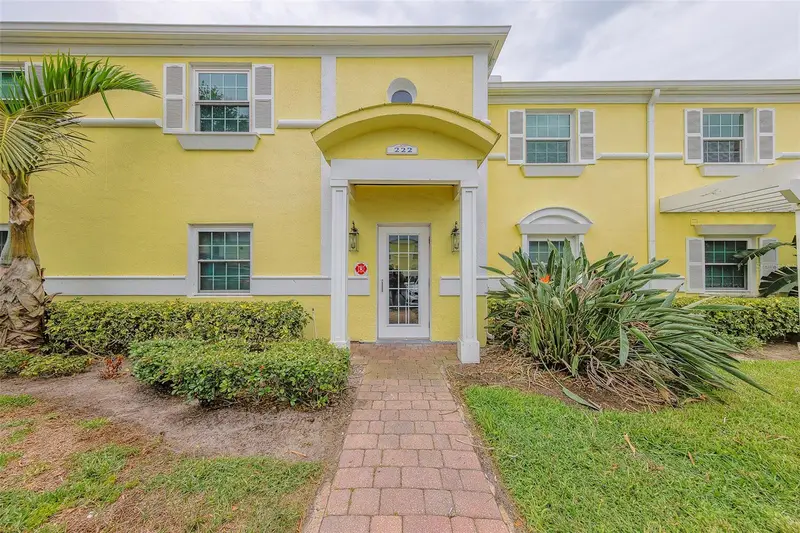 222 Pompano Dr Se #H, FL
