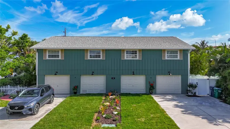 202 Peacock Ln, FL