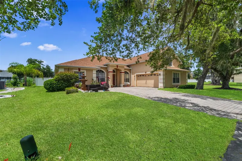 2901 Rambling Oaks Way, FL