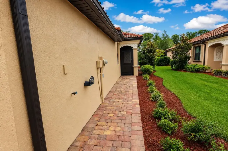 12385 Amica Loop, FL