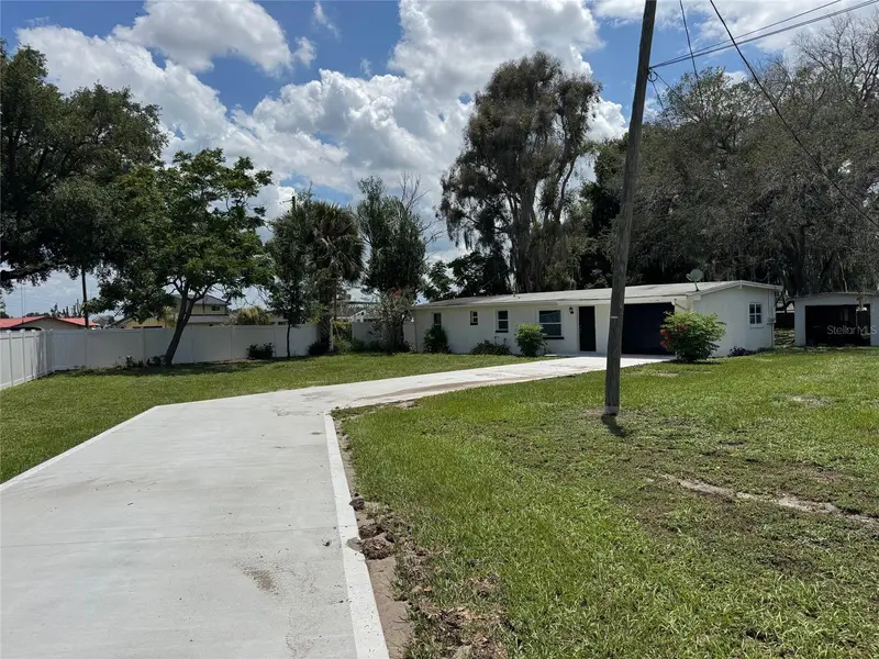 2121 Greenway Dr, FL