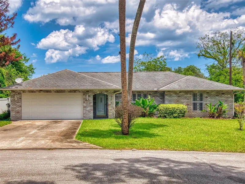 203 N Duss St, FL