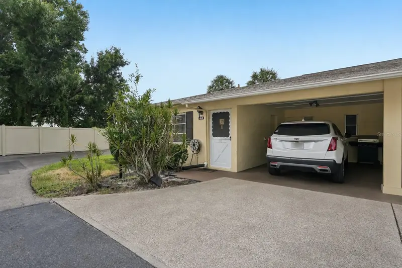 390 301 Blvd W #4d, FL