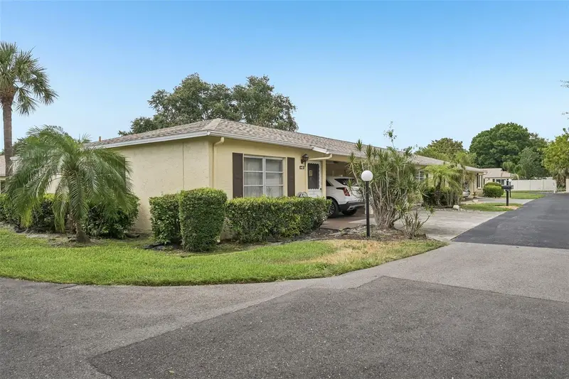 390 301 Blvd W #4d, FL