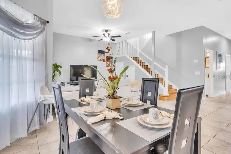 241 Vista Loop, FL